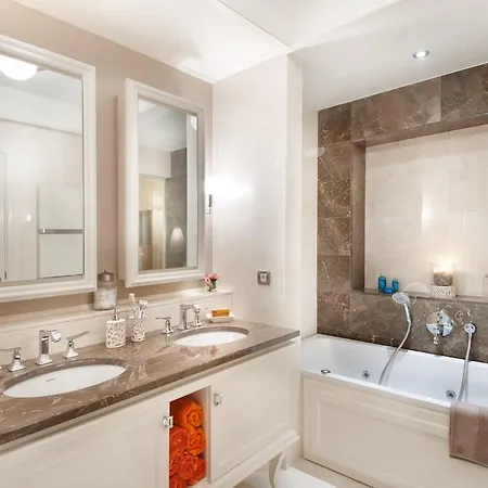 Emaar Square Apartment *